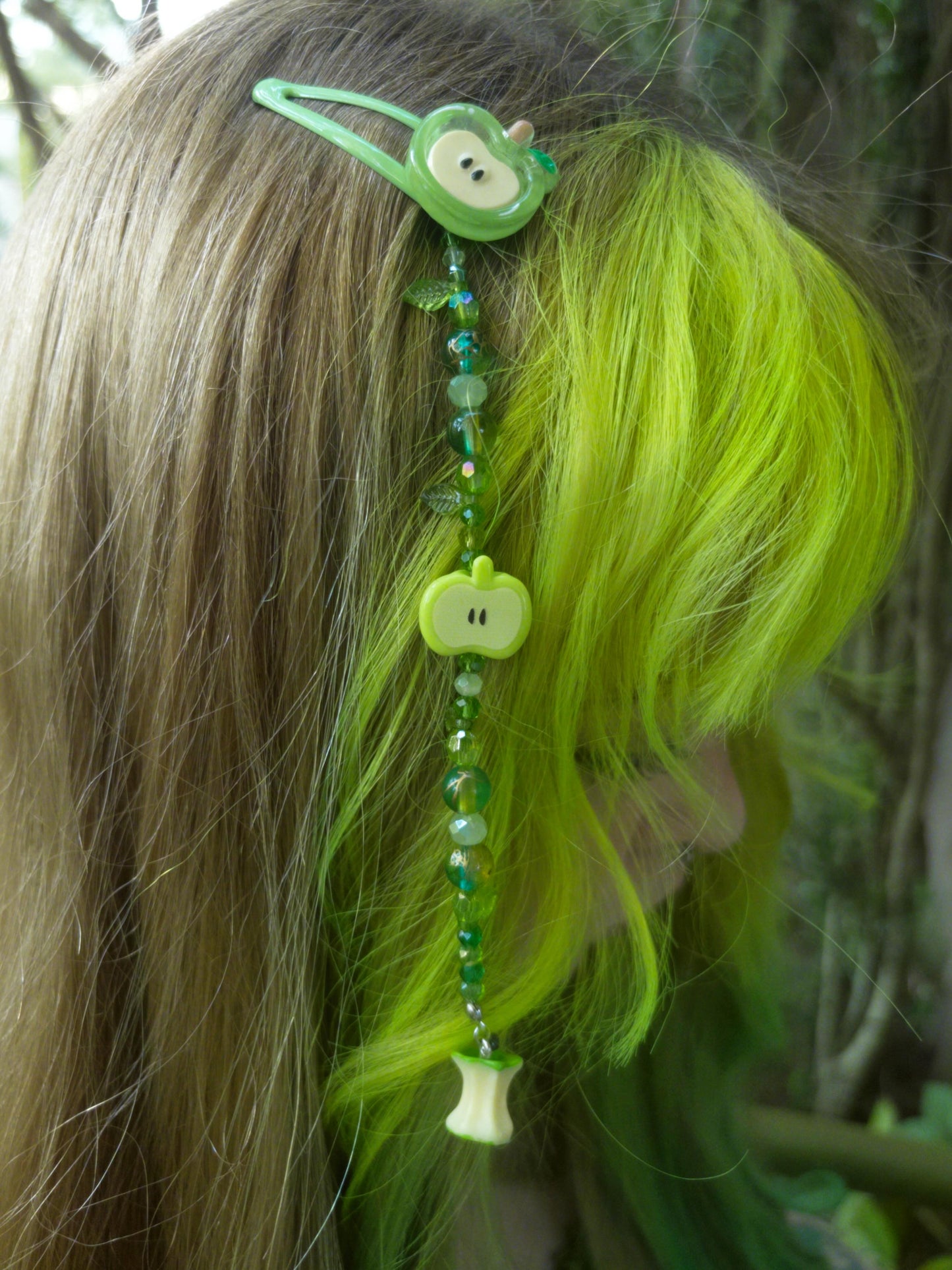 ༄˖°.🍏.ೃ࿔🐛*:・