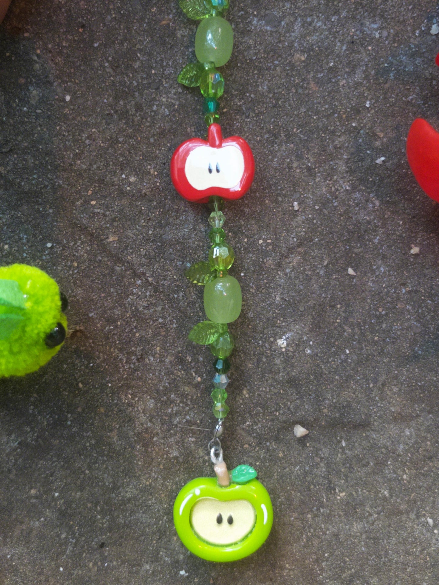 🍏 Apple Garden Clips