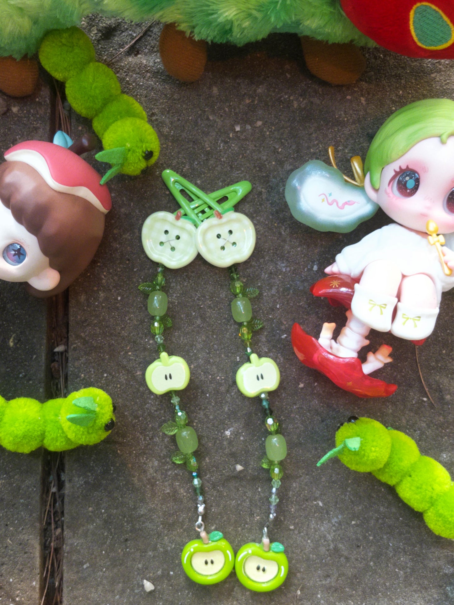 ٭˚🍏୨˚٭🐛! !