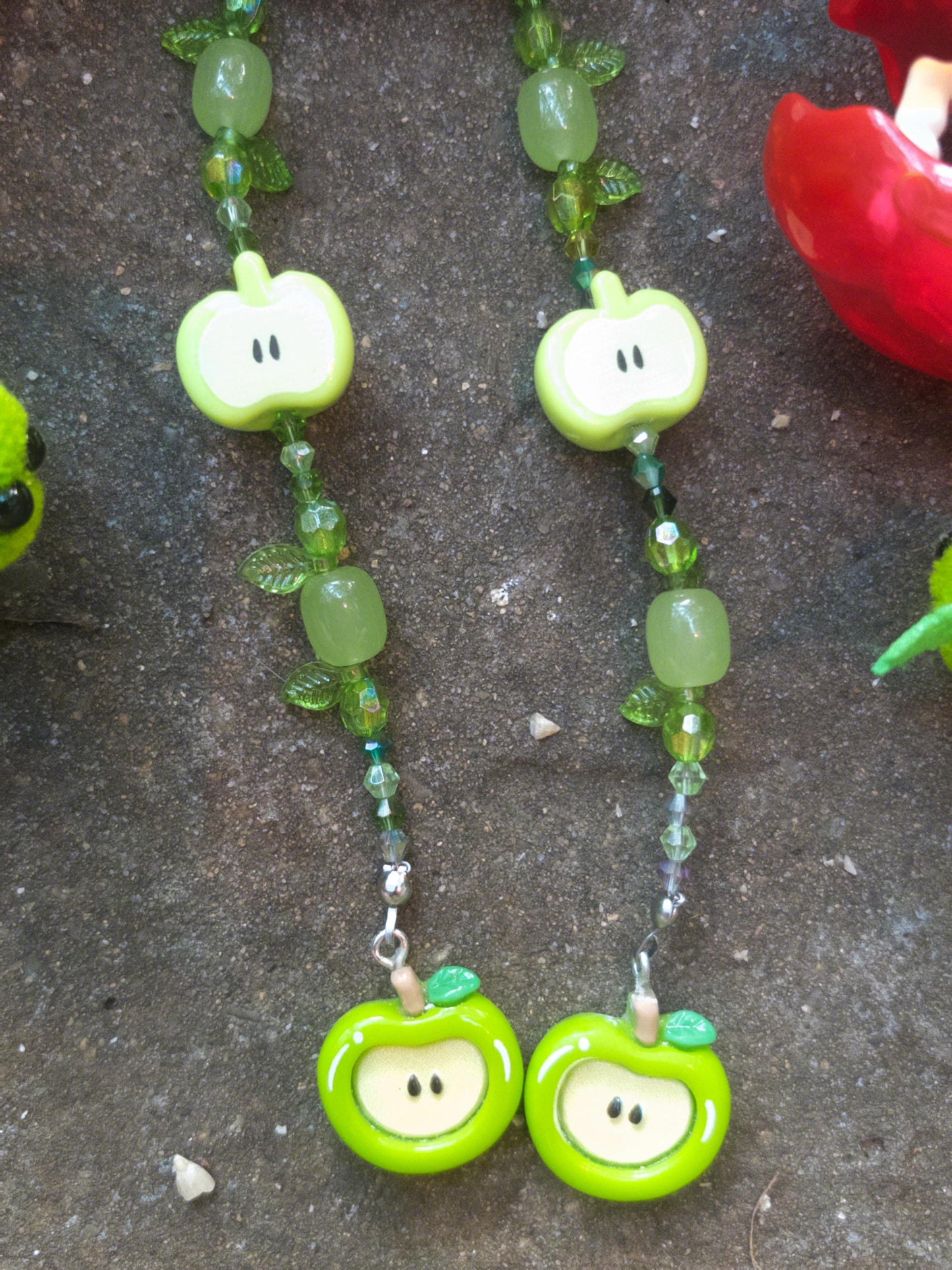 ٭˚🍏୨˚٭🐛! !