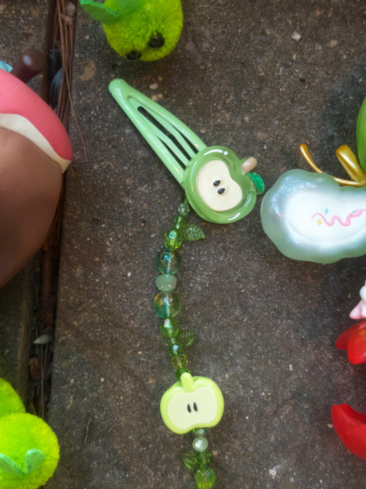 ༄˖°.🍏.ೃ࿔🐛*:･